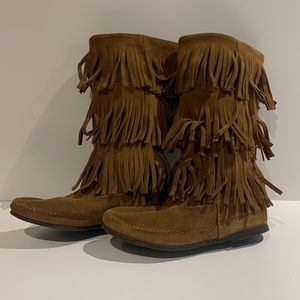 Minnetonka suede fringe boots - brown size 8